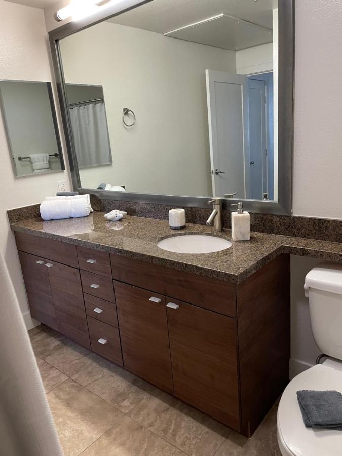 Marina - Modern & Immaculate, Spacious, Gated With Fireplace Pool, Gym, 2 Master Bedrooms Apartamento *