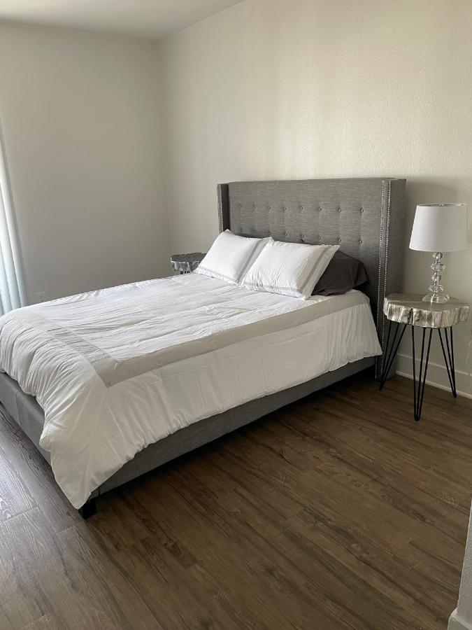 Marina - Modern & Immaculate, Spacious, Gated With Fireplace Pool, Gym, 2 Master Bedrooms * Los Ángeles
