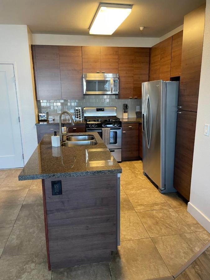 Marina - Modern & Immaculate, Spacious, Gated With Fireplace Pool, Gym, 2 Master Bedrooms