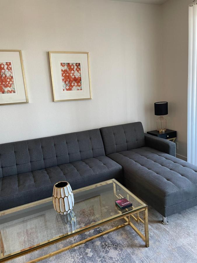 Marina - Modern & Immaculate, Spacious, Gated With Fireplace Pool, Gym, 2 Master Bedrooms Apartamento