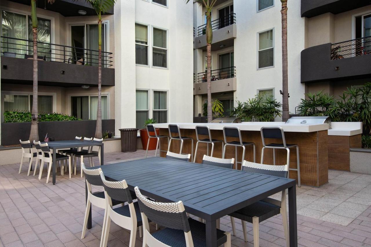 Apartamento Marina - Modern & Immaculate, Spacious, Gated With Fireplace Pool, Gym, 2 Master Bedrooms *